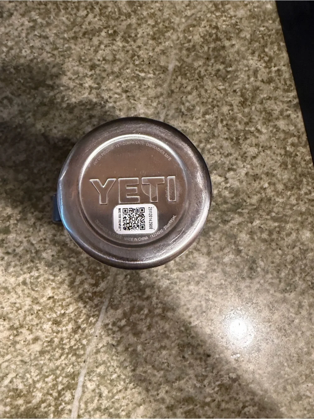 Yeti Rambler 20oz Travel Mug with extra Stronghold Lid
